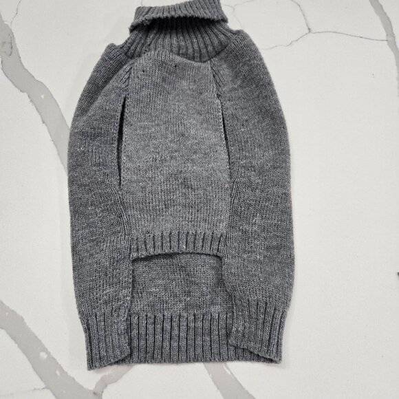 GRAY DOG SWEATER WITH WINTER HATS - Picture 2 of 2